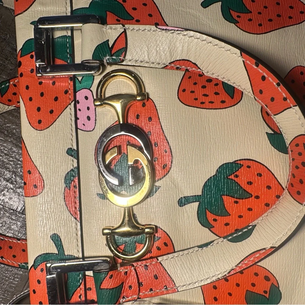 Gucci Cream Tote with Strawberry Design - Picture 6 of 15